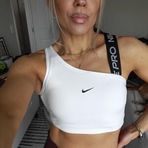 NWT NIKE PRO SWOOSH Asymmetrical One-shoulder Sports Bra